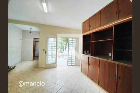 Casa à venda com 3 quartos, 317m² em Santa Efigênia, Belo Horizonte