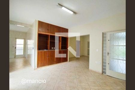 Casa à venda com 3 quartos, 317m² em Santa Efigênia, Belo Horizonte