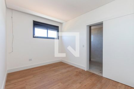 Casa de condomínio à venda com 344m², 4 quartos e 3 vagas Casa de condomínio à venda com 344m², 4 quartos e 3 vagasCloset