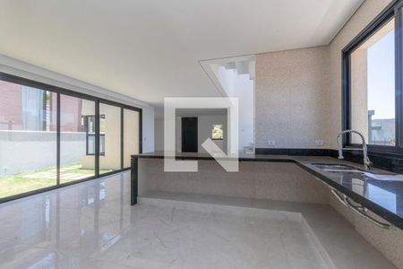 Casa de condomínio à venda com 344m², 4 quartos e 3 vagas Casa de condomínio à venda com 344m², 4 quartos e 3 vagasCozinha