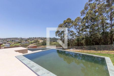 Casa de condomínio à venda com 344m², 4 quartos e 3 vagas Casa de condomínio à venda com 344m², 4 quartos e 3 vagasPiscina