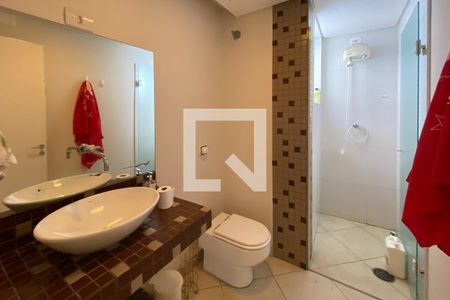 Casa à venda com 390m², 3 quartos e 6 vagas Casa à venda com 390m², 3 quartos e 6 vagasBanheiro de serviço