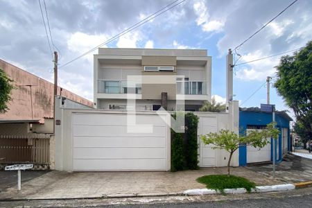 Casa à venda com 390m², 3 quartos e 6 vagas Casa à venda com 390m², 3 quartos e 6 vagasFachada