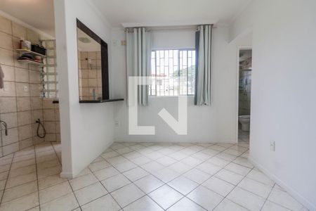 Sala de apartamento para alugar com 2 quartos, 47m² em Serraria, São José