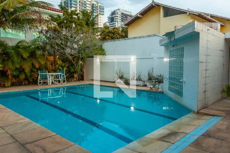 Piscina de casa à venda com 5 quartos, 400m² em Barra da Tijuca, Rio de Janeiro