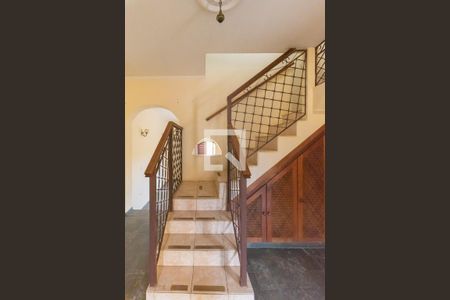 Escada de casa para alugar com 3 quartos, 288m² em Jardim Pacaembu, Campinas