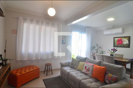 Sala  de casa de condomínio à venda com 3 quartos, 150m² em Marechal Rondon, Canoas
