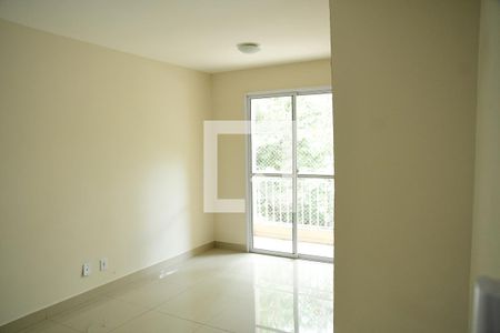 Sala de apartamento para alugar com 3 quartos, 62m² em Jardim Isis, Cotia