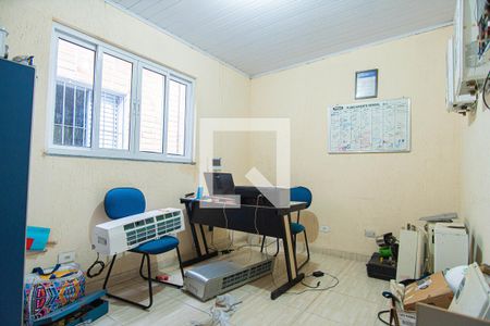 Casa à venda com 125m², 3 quartos e 2 vagas Casa à venda com 125m², 3 quartos e 2 vagasEscritório