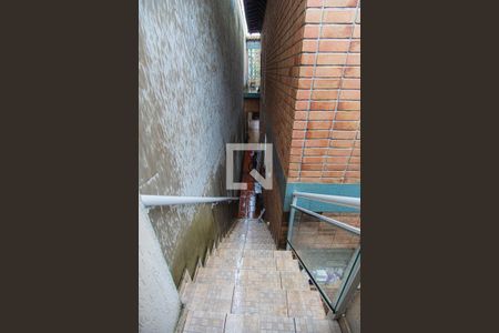 Casa à venda com 125m², 3 quartos e 2 vagas Casa à venda com 125m², 3 quartos e 2 vagasEscada