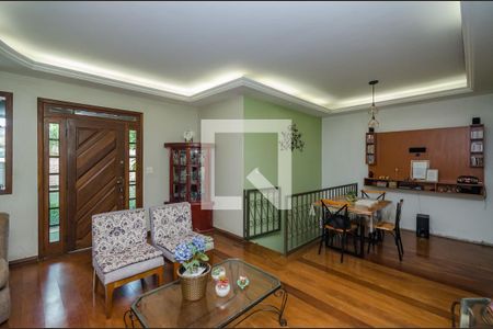 Sala 1 de casa à venda com 5 quartos, 230m² em Álvaro Camargos, Belo Horizonte