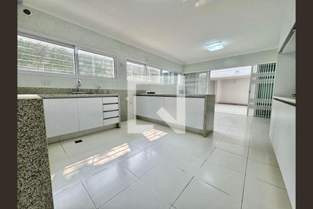 Casa à venda com 4 quartos, 350m² em Jardim Luzitania, São Paulo