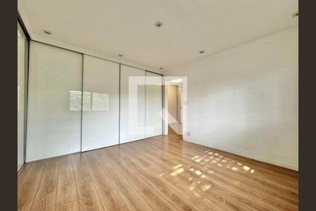 Casa à venda com 4 quartos, 350m² em Jardim Luzitania, São Paulo