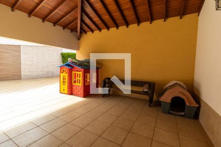 Casa de condomínio à venda com 1200m², 4 quartos e 5 vagas Casa de condomínio à venda com 1200m², 4 quartos e 5 vagasQuintal