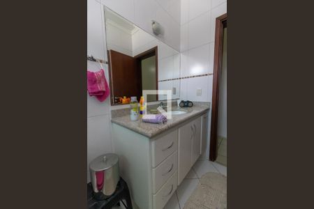 Casa de condomínio à venda com 1200m², 4 quartos e 5 vagas Casa de condomínio à venda com 1200m², 4 quartos e 5 vagasBanheiro da Suíte