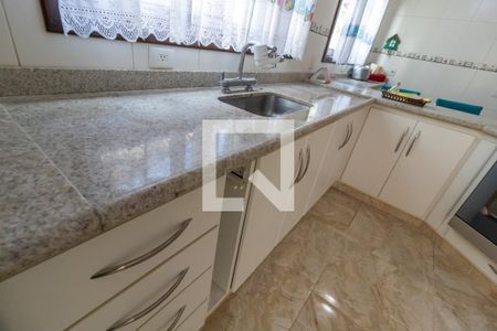 Casa de condomínio à venda com 1200m², 4 quartos e 5 vagas Casa de condomínio à venda com 1200m², 4 quartos e 5 vagasCozinha