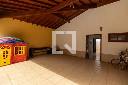 Casa de condomínio à venda com 1200m², 4 quartos e 5 vagas Casa de condomínio à venda com 1200m², 4 quartos e 5 vagasQuintal