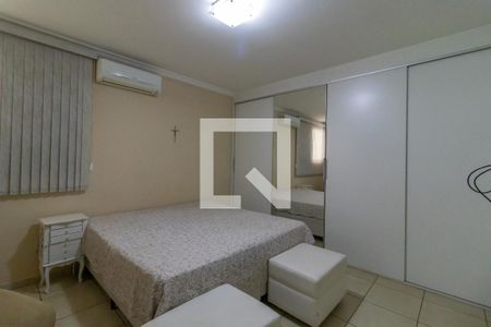 Casa de condomínio à venda com 1200m², 4 quartos e 5 vagas Casa de condomínio à venda com 1200m², 4 quartos e 5 vagasSuíte 1