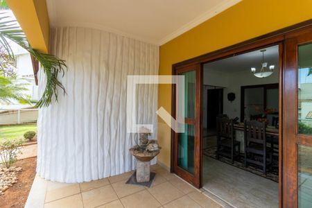 Casa de condomínio à venda com 1200m², 4 quartos e 5 vagas Casa de condomínio à venda com 1200m², 4 quartos e 5 vagasVaranda da Sala