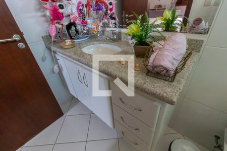 Casa de condomínio à venda com 1200m², 4 quartos e 5 vagas Casa de condomínio à venda com 1200m², 4 quartos e 5 vagasBanheiro da Suíte 2