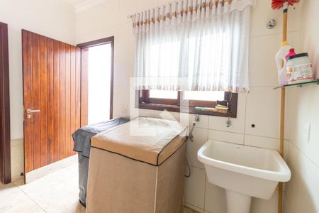 Casa de condomínio à venda com 1200m², 4 quartos e 5 vagas Casa de condomínio à venda com 1200m², 4 quartos e 5 vagasÁrea de Serviço