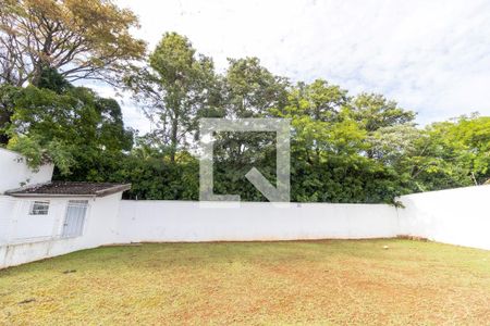 Casa de condomínio à venda com 1200m², 4 quartos e 5 vagas Casa de condomínio à venda com 1200m², 4 quartos e 5 vagasQuintal