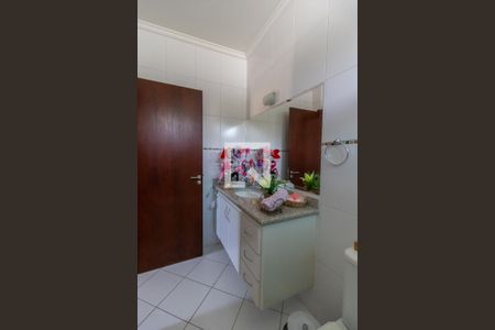 Casa de condomínio à venda com 1200m², 4 quartos e 5 vagas Casa de condomínio à venda com 1200m², 4 quartos e 5 vagasBanheiro da Suíte 2