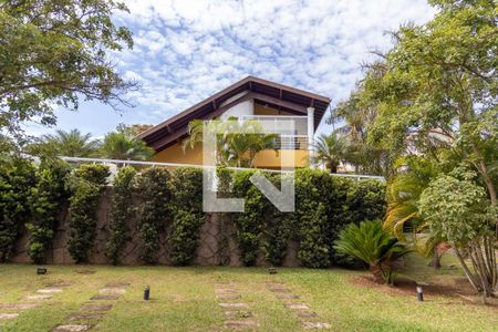Casa de condomínio à venda com 1200m², 4 quartos e 5 vagas Casa de condomínio à venda com 1200m², 4 quartos e 5 vagasFachada