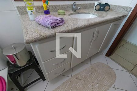 Casa de condomínio à venda com 1200m², 4 quartos e 5 vagas Casa de condomínio à venda com 1200m², 4 quartos e 5 vagasBanheiro da Suíte