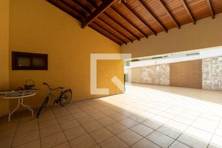 Casa de condomínio à venda com 1200m², 4 quartos e 5 vagas Casa de condomínio à venda com 1200m², 4 quartos e 5 vagasQuintal