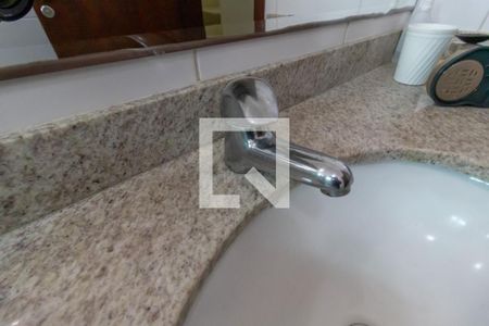 Casa de condomínio à venda com 1200m², 4 quartos e 5 vagas Casa de condomínio à venda com 1200m², 4 quartos e 5 vagasBanheiro da Suíte