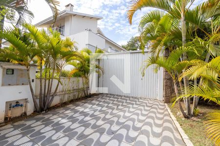 Casa de condomínio à venda com 1200m², 4 quartos e 5 vagas Casa de condomínio à venda com 1200m², 4 quartos e 5 vagasGaragem