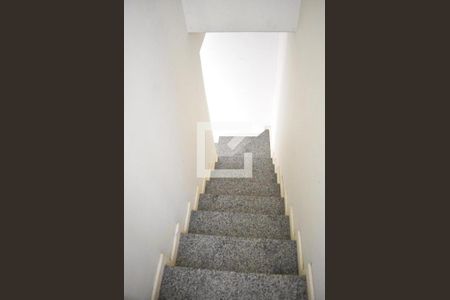 Escada de casa de condomínio para alugar com 2 quartos, 91m² em Campo Grande, Rio de Janeiro