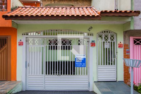 Casa à venda com 200m², 5 quartos e 1 vaga Casa à venda com 200m², 5 quartos e 1 vagaFachada