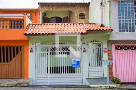 Casa à venda com 200m², 5 quartos e 1 vaga Casa à venda com 200m², 5 quartos e 1 vagaFachada