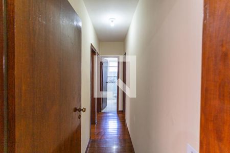 Corredor de apartamento para alugar com 3 quartos, 95m² em Sagrada Família, Belo Horizonte