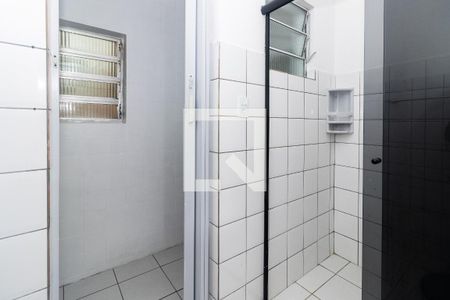 Banheiro de casa para alugar com 1 quarto, 65m² em Vila Firmiano Pinto, São Paulo