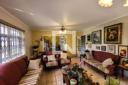 sala de estar de casa à venda com 4 quartos, 262m² em Vila das Mercês, São Paulo
