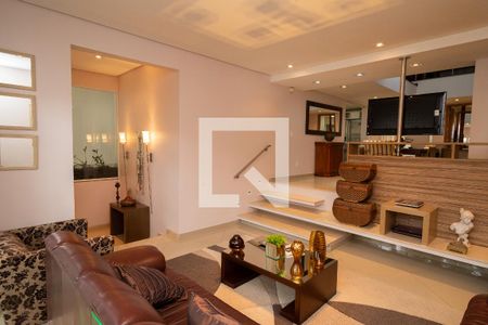 Casa à venda com 544m², 3 quartos e 3 vagasSala