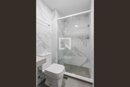 Banheiro de kitnet/studio para alugar com 1 quarto, 28m² em Petrópolis, Porto Alegre