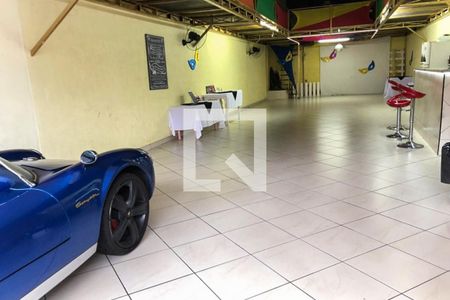 Casa para alugar com 520m², 4 quartos e 5 vagas Casa para alugar com 520m², 4 quartos e 5 vagasGaragem