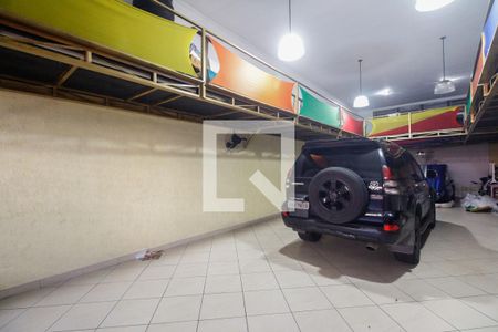 Casa para alugar com 520m², 4 quartos e 5 vagas Casa para alugar com 520m², 4 quartos e 5 vagasGaragem