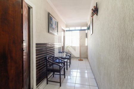 Casa para alugar com 520m², 4 quartos e 5 vagas Casa para alugar com 520m², 4 quartos e 5 vagasCorredor de acesso Cozinha e Banheiro