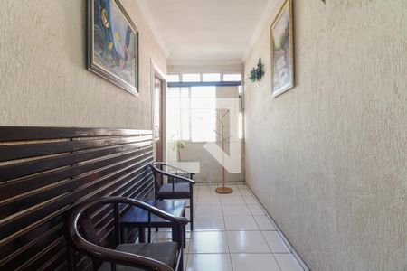 Casa para alugar com 520m², 4 quartos e 5 vagas Casa para alugar com 520m², 4 quartos e 5 vagasCorredor de acesso Cozinha e Banheiro