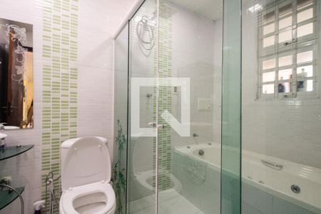 Casa para alugar com 520m², 4 quartos e 5 vagas Casa para alugar com 520m², 4 quartos e 5 vagasBanheiro 1