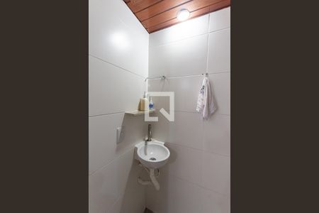 Lavabo de apartamento para alugar com 2 quartos, 60m² em São Lourenço, Niterói
