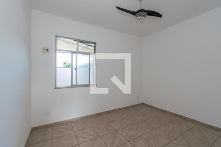 Quarto 2 de apartamento para alugar com 2 quartos, 75m² em Cordovil, Rio de Janeiro