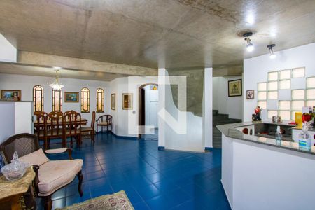 Sala de estar de casa à venda com 4 quartos, 400m² em Vila Bastos, Santo André