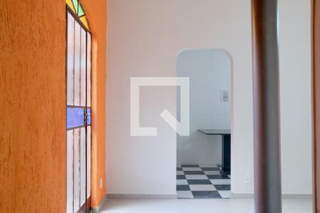 Corredor de casa para alugar com 5 quartos, 150m² em União, Belo Horizonte