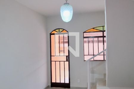 Sala de casa para alugar com 5 quartos, 150m² em União, Belo Horizonte